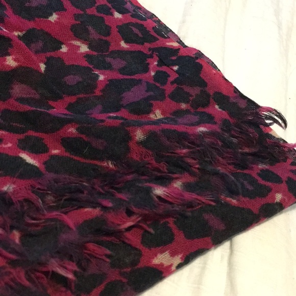 Cheetah print scarf - Picture 3 of 3